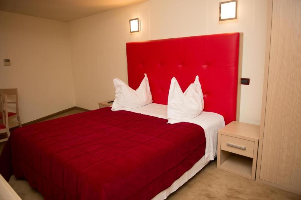 Grand Master Hotel Dej Luaran gambar