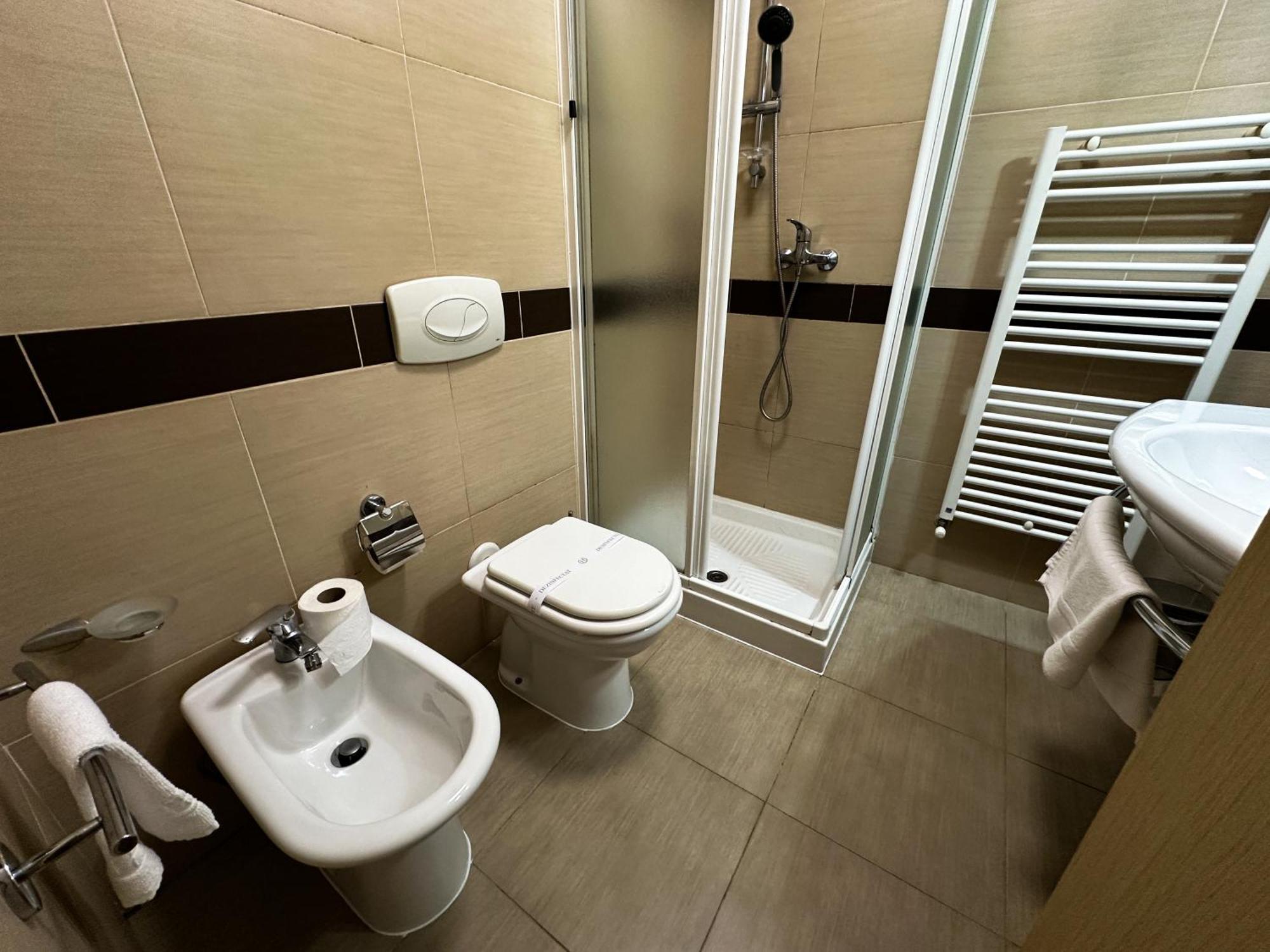 Grand Master Hotel Dej Luaran gambar